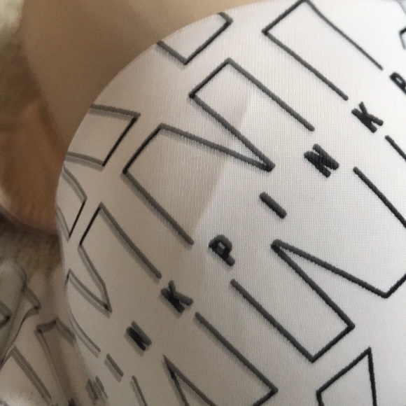 Two VS Pink wear everywhere lightly lined bras - Picture 6 of 6